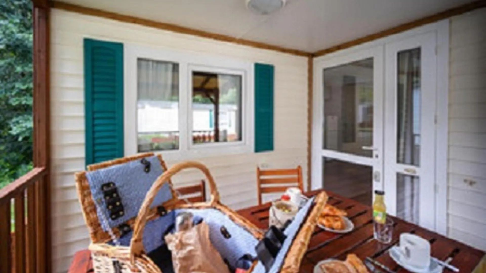 Frontera Bungalow Park Farga de Moles Campsite