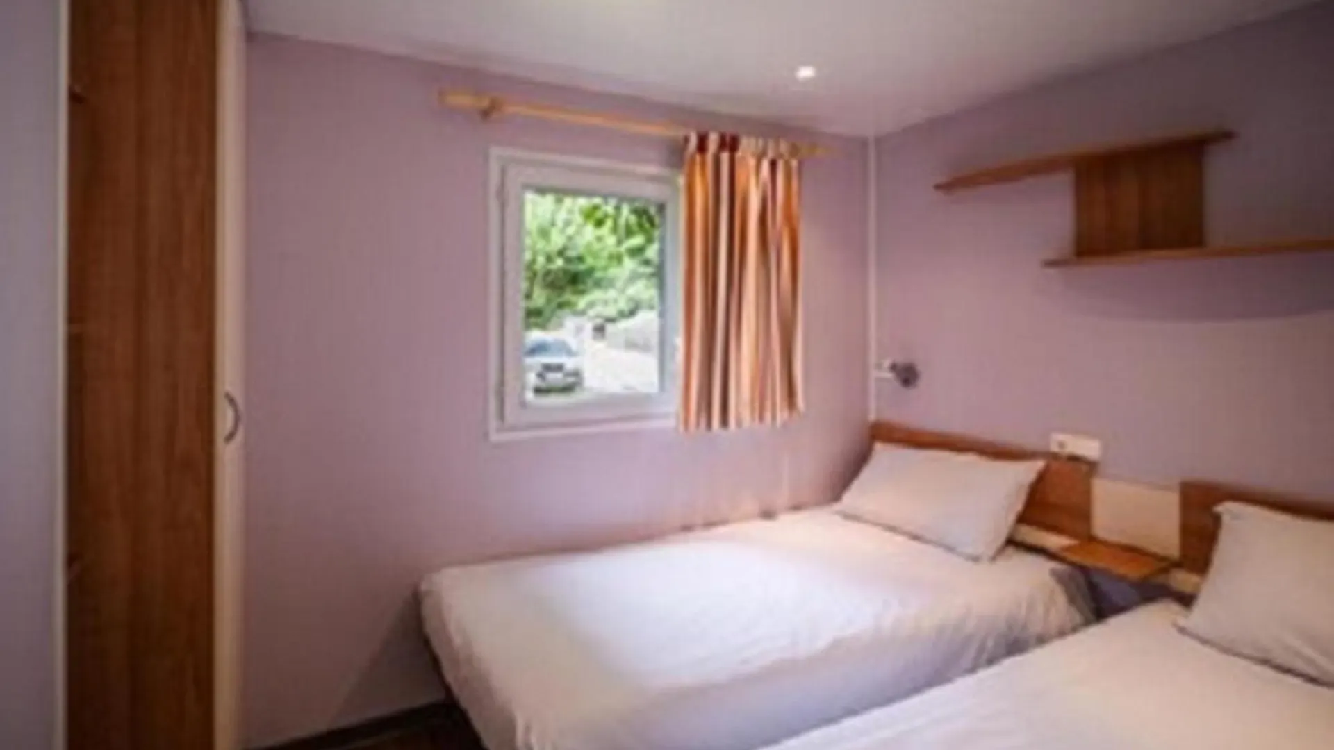 Camping Frontera Bungalow Park Farga de Moles Espagne