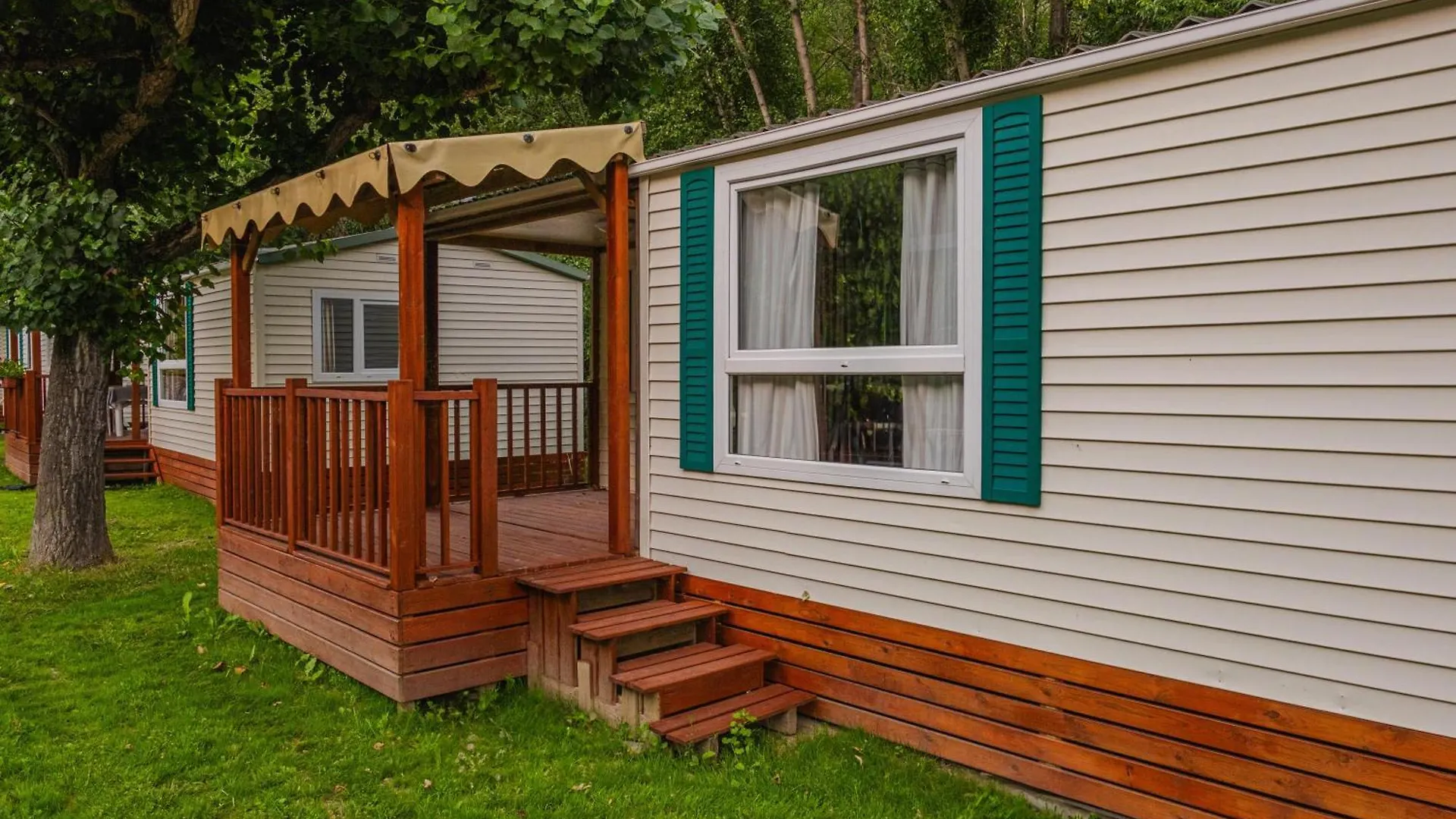 Campsite Frontera Bungalow Park Farga de Moles
