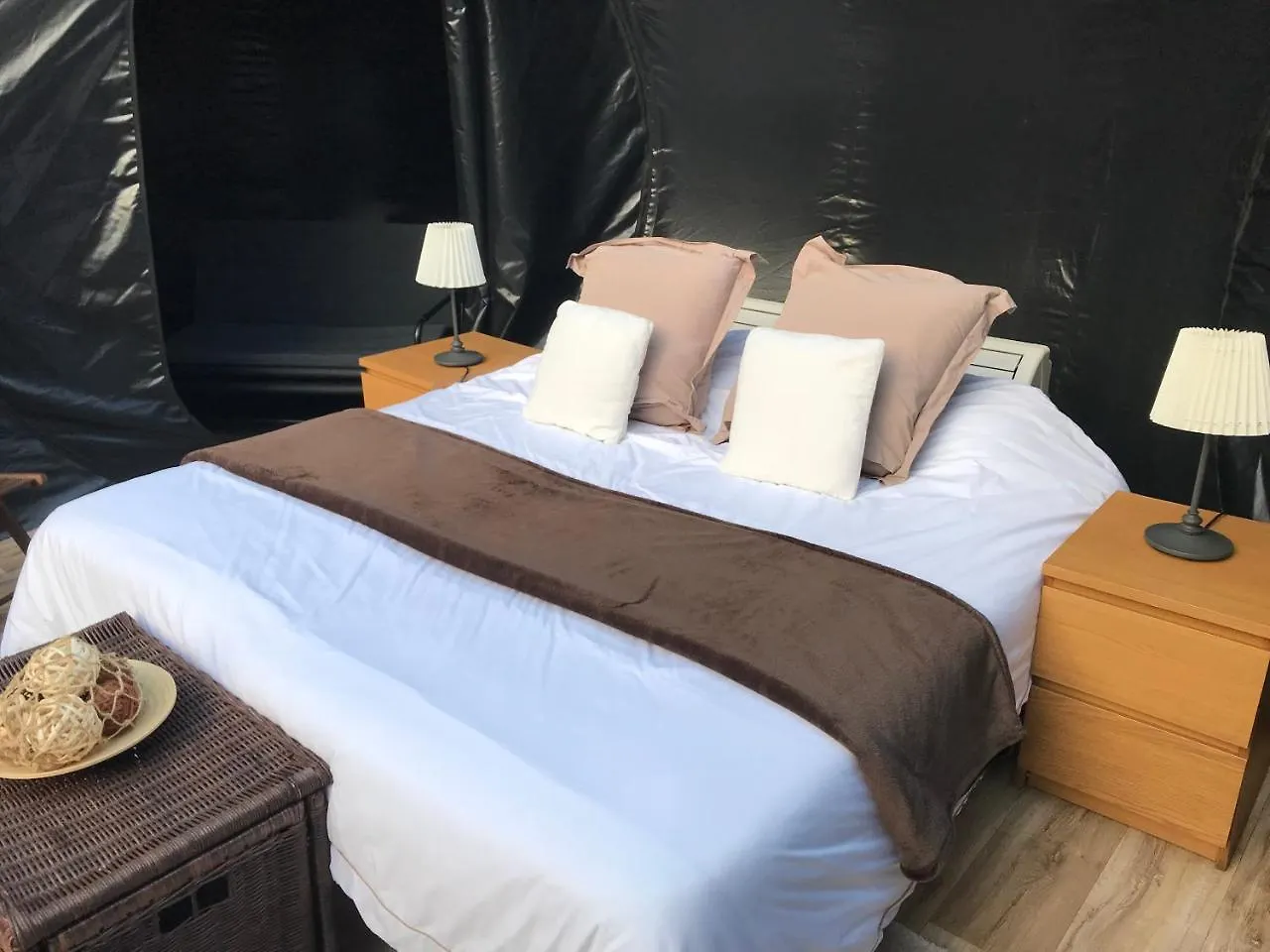 Camping Frontera Bungalow Park Farga de Moles